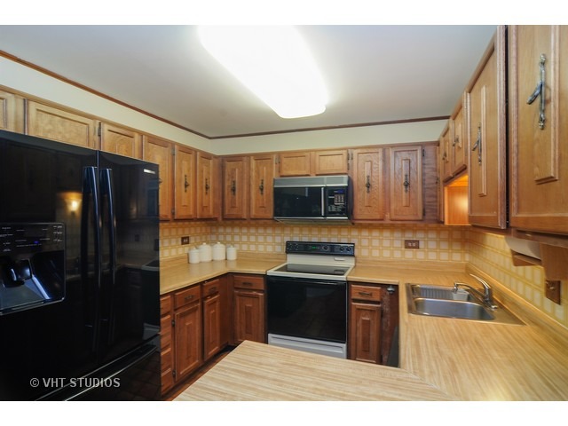 1630 Chesapeake Dr, Hoffman Estates, IL 60192 photo 3