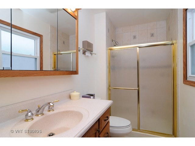 1630 Chesapeake Dr, Hoffman Estates, IL 60192 photo 9