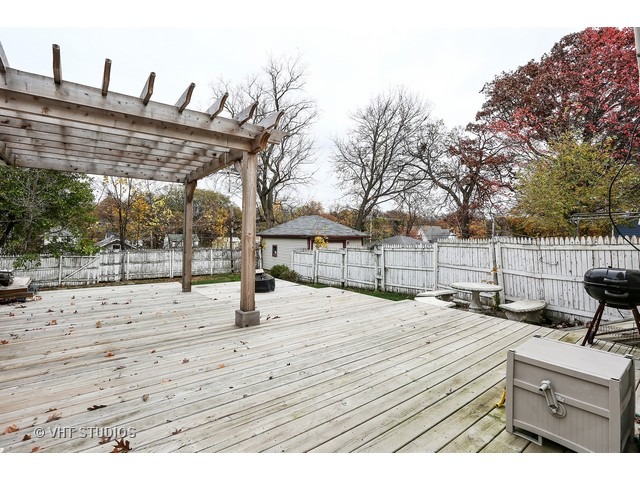 628 Eastview St, Elgin, IL 60120 photo 16