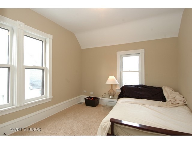 628 Eastview St, Elgin, IL 60120 photo 7