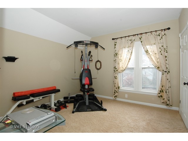 628 Eastview St, Elgin, IL 60120 photo 13