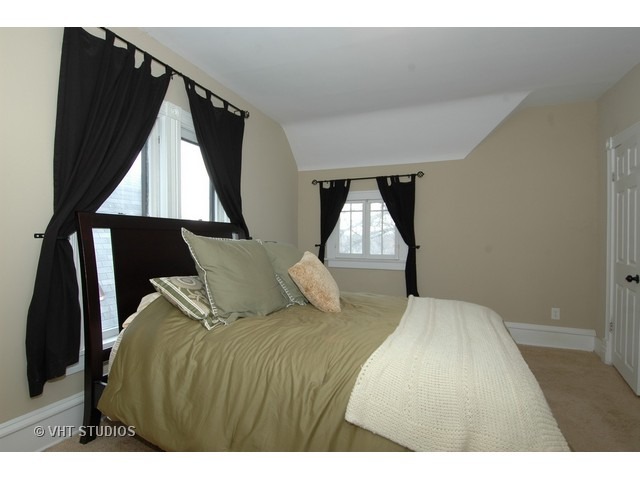 628 Eastview St, Elgin, IL 60120 photo 11