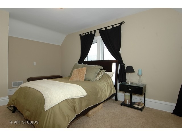 628 Eastview St, Elgin, IL 60120 photo 9