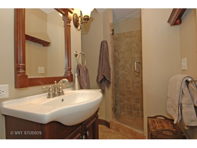 628 Eastview St, Elgin, IL 60120 photo 12