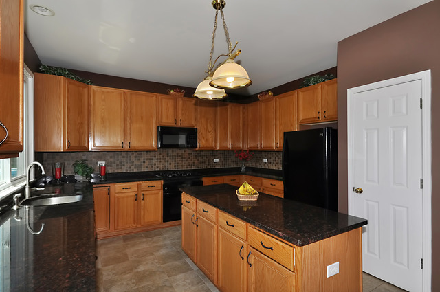1011 Granger Rd, Bartlett, IL 60103 photo 3