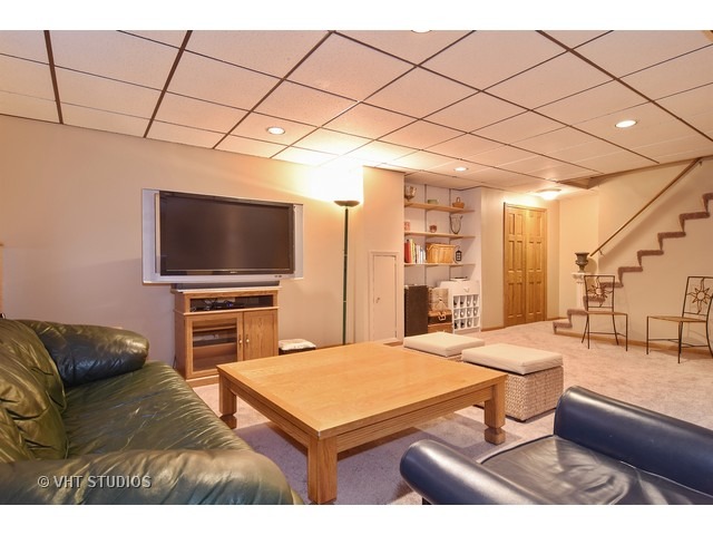 522 Logan St, Roselle, IL 60172 photo 11