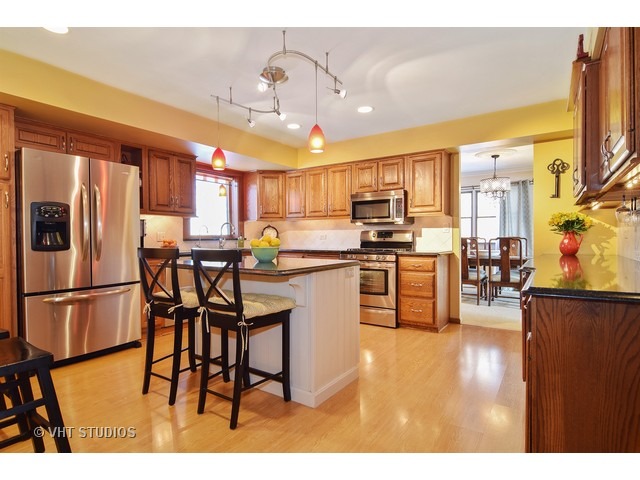 522 Logan St, Roselle, IL 60172 photo 4