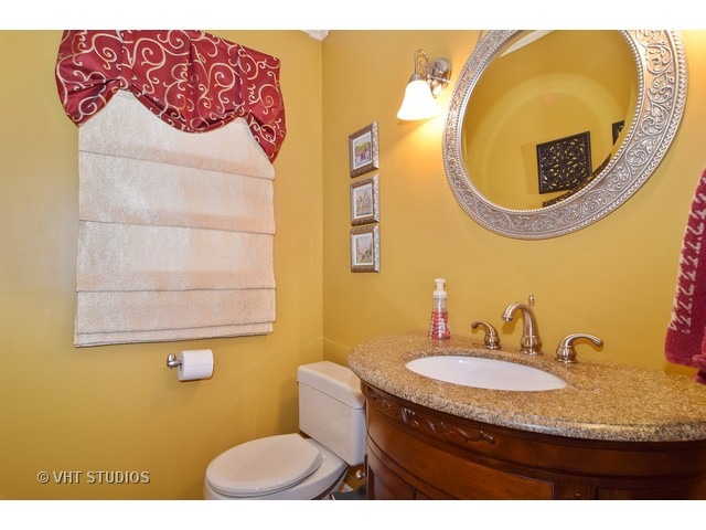 522 Logan St, Roselle, IL 60172 photo 22