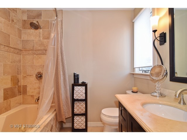 522 Logan St, Roselle, IL 60172 photo 16
