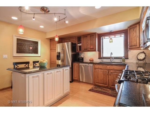 522 Logan St, Roselle, IL 60172 photo 6