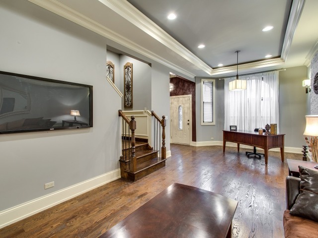817 E Bowen Dr, Chicago, IL 60653 photo 7