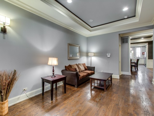 817 E Bowen Dr, Chicago, IL 60653 photo 4