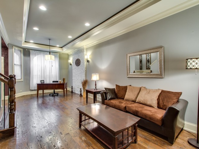 817 E Bowen Dr, Chicago, IL 60653 photo 6