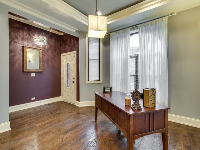 817 E Bowen Dr, Chicago, IL 60653 photo 3