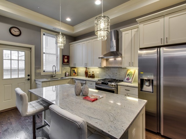 817 E Bowen Dr, Chicago, IL 60653 photo 11
