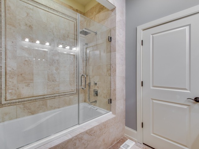 817 E Bowen Dr, Chicago, IL 60653 photo 19