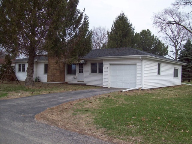 106 Carolee Ln, Morrison, IL 61270 photo 2