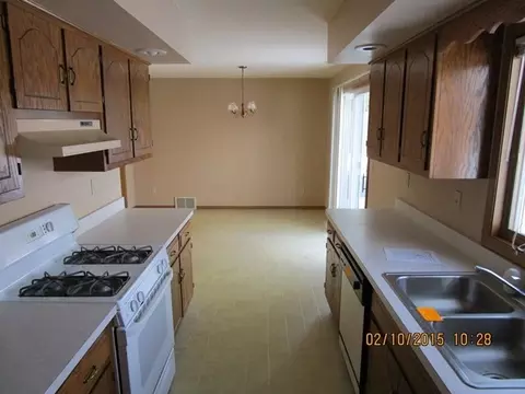 442 Exchange St, Sycamore, IL 60178 photo 7