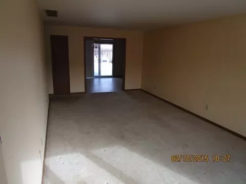 442 Exchange St, Sycamore, IL 60178 photo 2