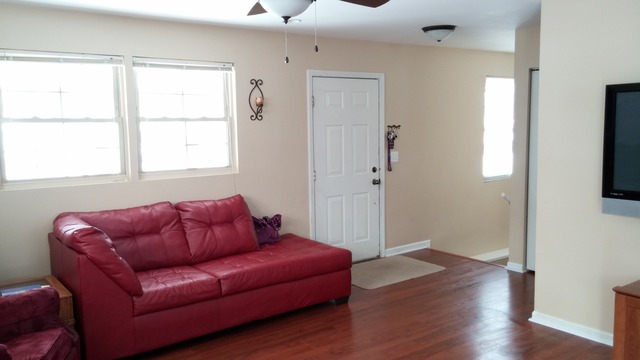 621 Harrison St, Elgin, IL 60120 photo 1
