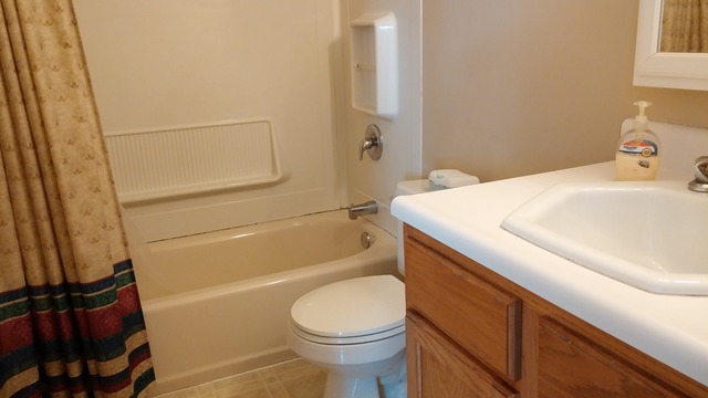 621 Harrison St, Elgin, IL 60120 photo 5