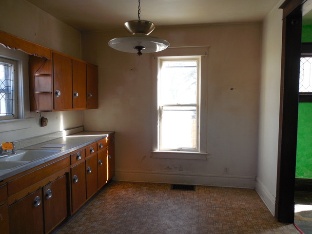 318 E 3rd St, Momence, IL 60954 photo 9