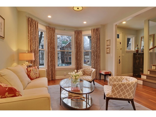 3639 N Hoyne Ave, Chicago, IL 60618 photo 2