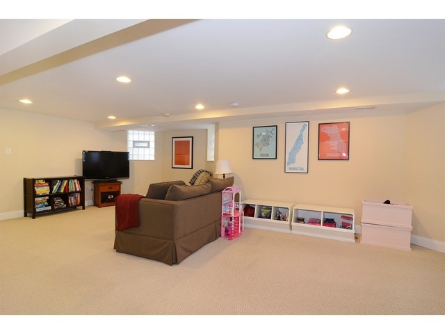3639 N Hoyne Ave, Chicago, IL 60618 photo 13
