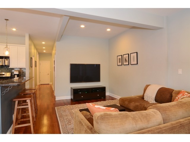 3639 N Hoyne Ave, Chicago, IL 60618 photo 10