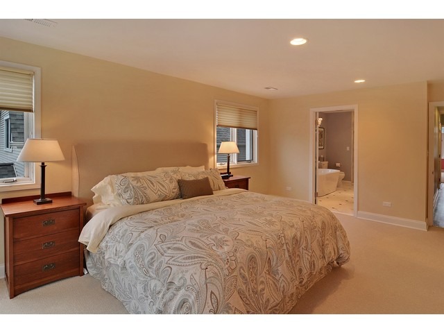 3639 N Hoyne Ave, Chicago, IL 60618 photo 16