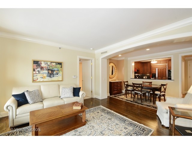 270 E Pearson St #402, Chicago, IL 60611 photo 3