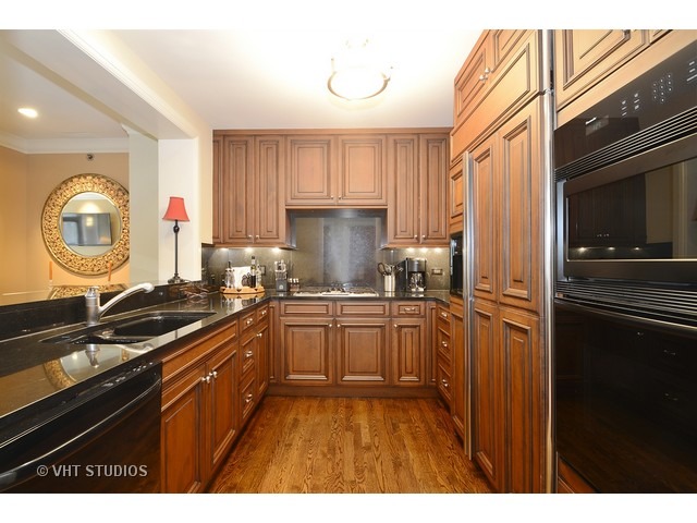 270 E Pearson St #402, Chicago, IL 60611 photo 4