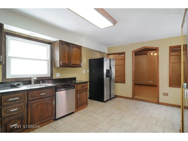913 Jackson Ave, Wauconda, IL 60084 photo 4