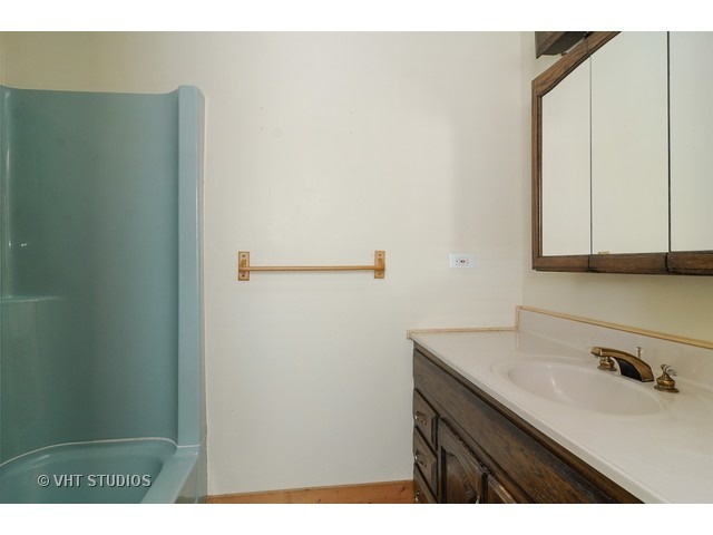 913 Jackson Ave, Wauconda, IL 60084 photo 14