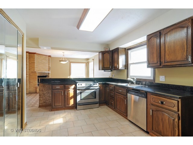 913 Jackson Ave, Wauconda, IL 60084 photo 5