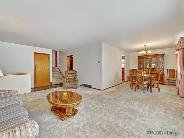 5909 W Maple Ave, Berkeley, IL 60163 photo 3
