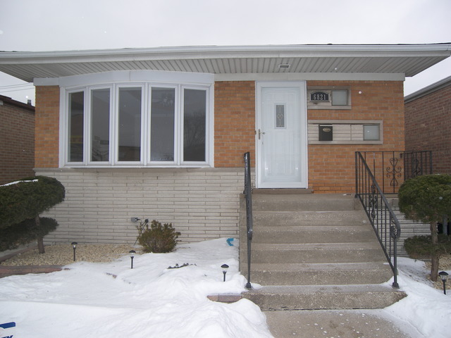 6821 W 63rd St, Chicago, IL 60638 photo 1