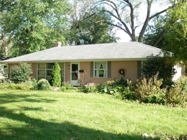 1937 Paddock Ln, Wheaton, IL 60187 photo 1