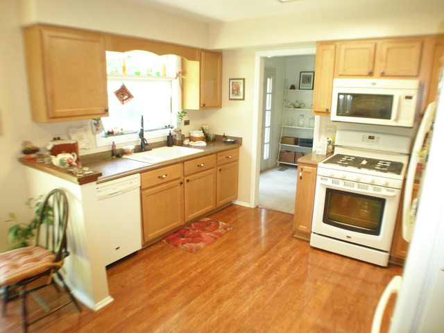 1937 Paddock Ln, Wheaton, IL 60187 photo 3