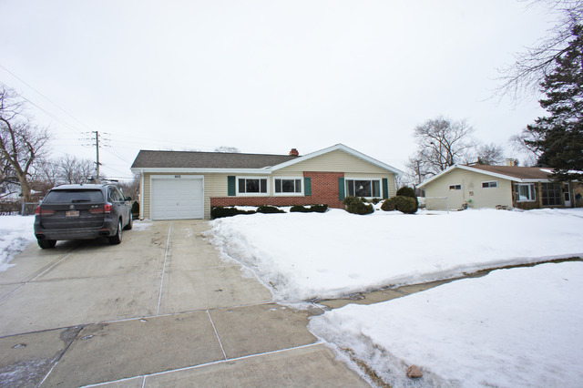 405 Bode Rd, Hoffman Estates, IL 60169 photo 1