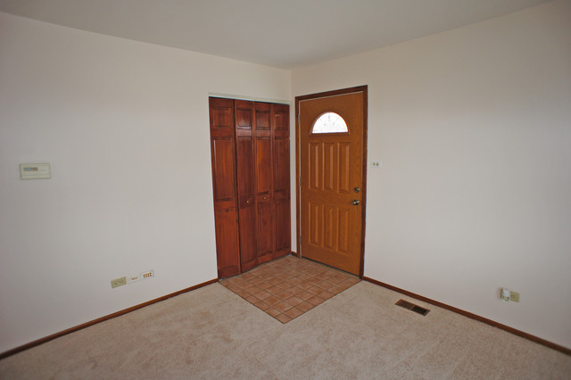 405 Bode Rd, Hoffman Estates, IL 60169 photo 3
