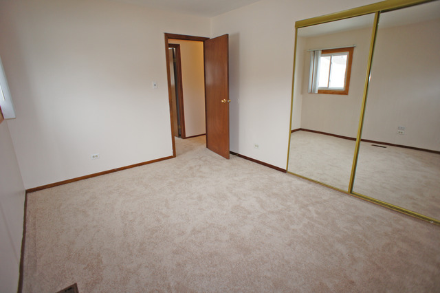 405 Bode Rd, Hoffman Estates, IL 60169 photo 15