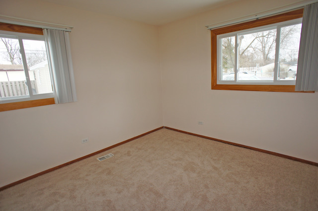 405 Bode Rd, Hoffman Estates, IL 60169 photo 18