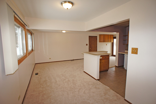 405 Bode Rd, Hoffman Estates, IL 60169 photo 7