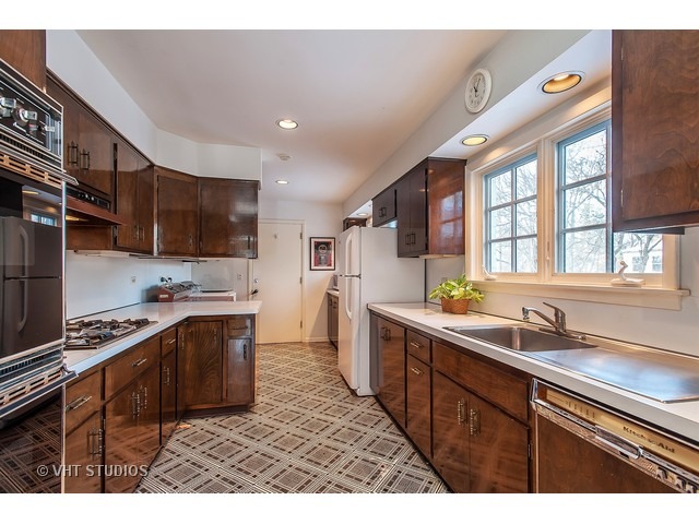 1327 Hackberry Ln, Winnetka, IL 60093 photo 5