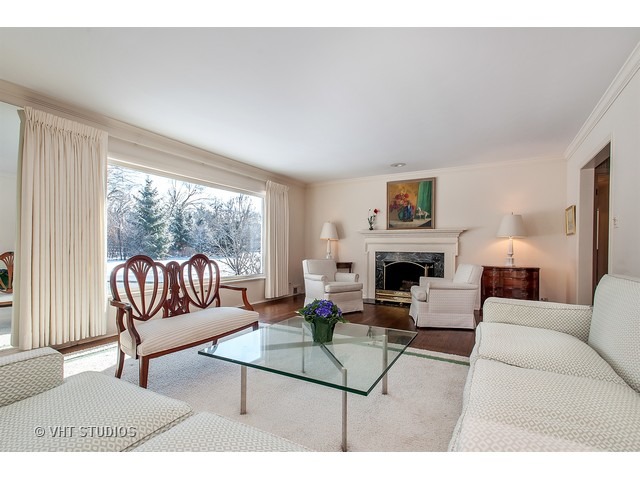 1327 Hackberry Ln, Winnetka, IL 60093 photo 2