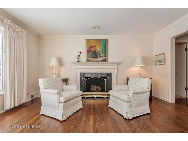 1327 Hackberry Ln, Winnetka, IL 60093 photo 3
