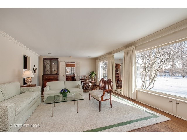1327 Hackberry Ln, Winnetka, IL 60093 photo 4