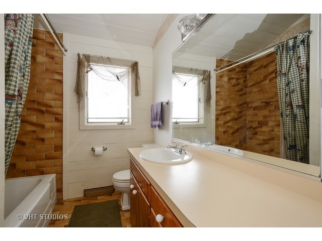 19037 Burnham Ave, Lansing, IL 60438 photo 9