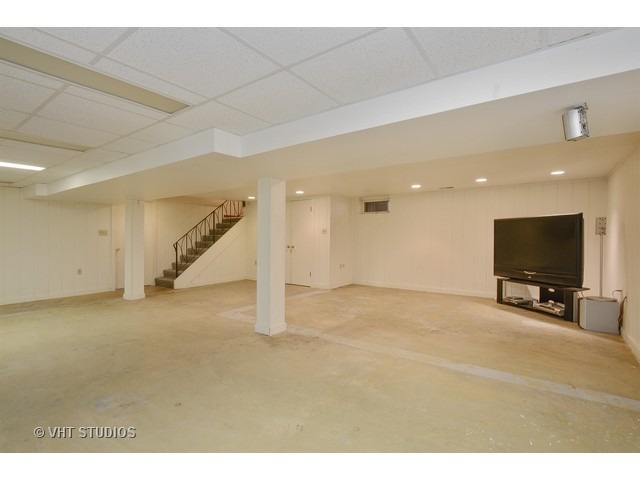 19037 Burnham Ave, Lansing, IL 60438 photo 5